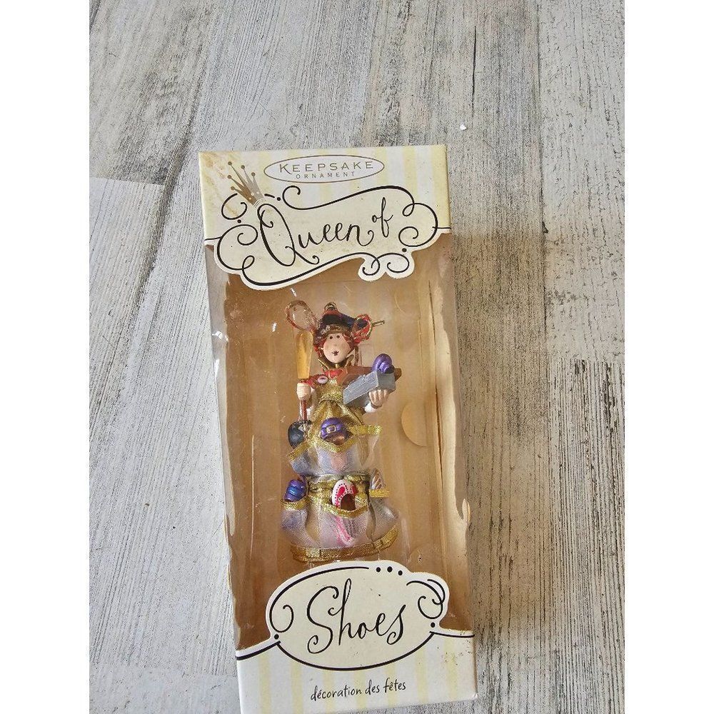 Hallmark queen shoes ornament tague 2005